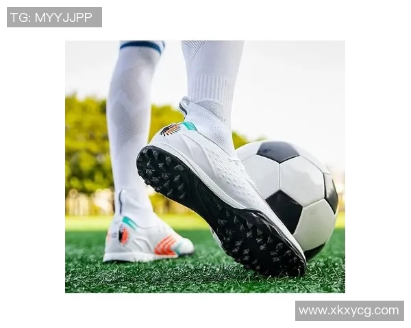 AG钉足球鞋球星同款推荐，助力提升场上表现，尽享顶级舒适与精准控球