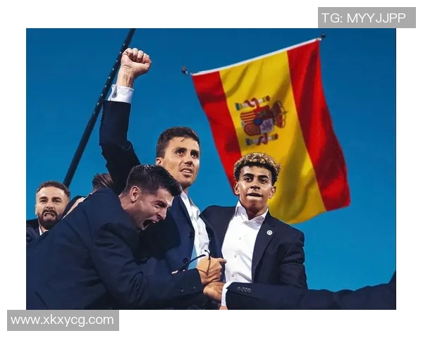 璀璨绿茵之巅巨星手握胜利之球闪耀荣耀时刻 璀璨绿茵之巅巨星手握胜利之球闪耀荣耀时刻