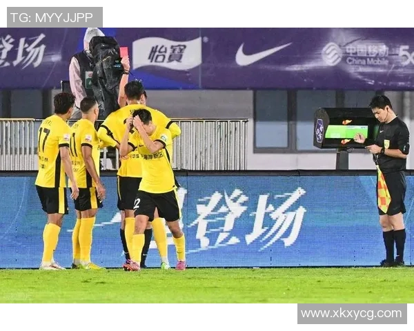 新生代足球球星任意球技巧大比拼 助力球队攻城拔寨展现非凡天赋